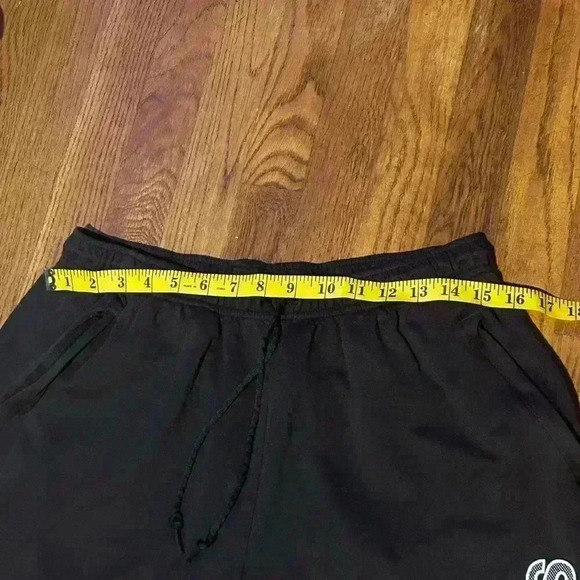 Menโs Adidas Black Sweatโ Workout Shorts, Size L - Picture 7 of 8